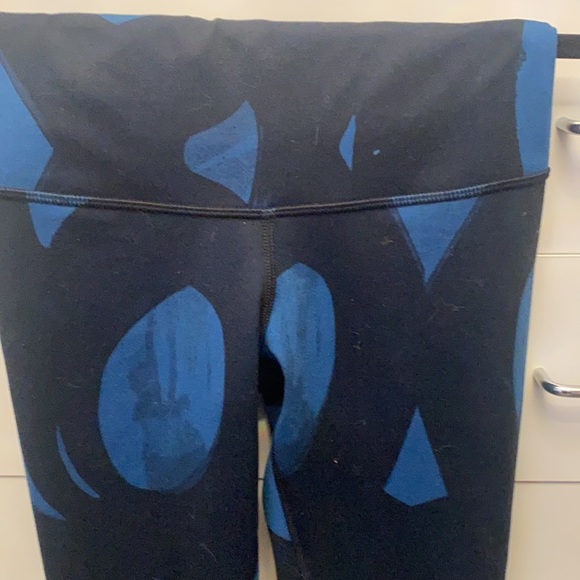 Lululemon Leggings Like New - Picture 2 of 2